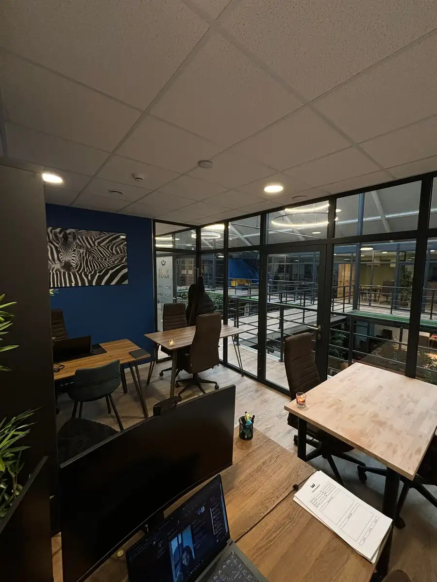 Intérieur local BE WEB